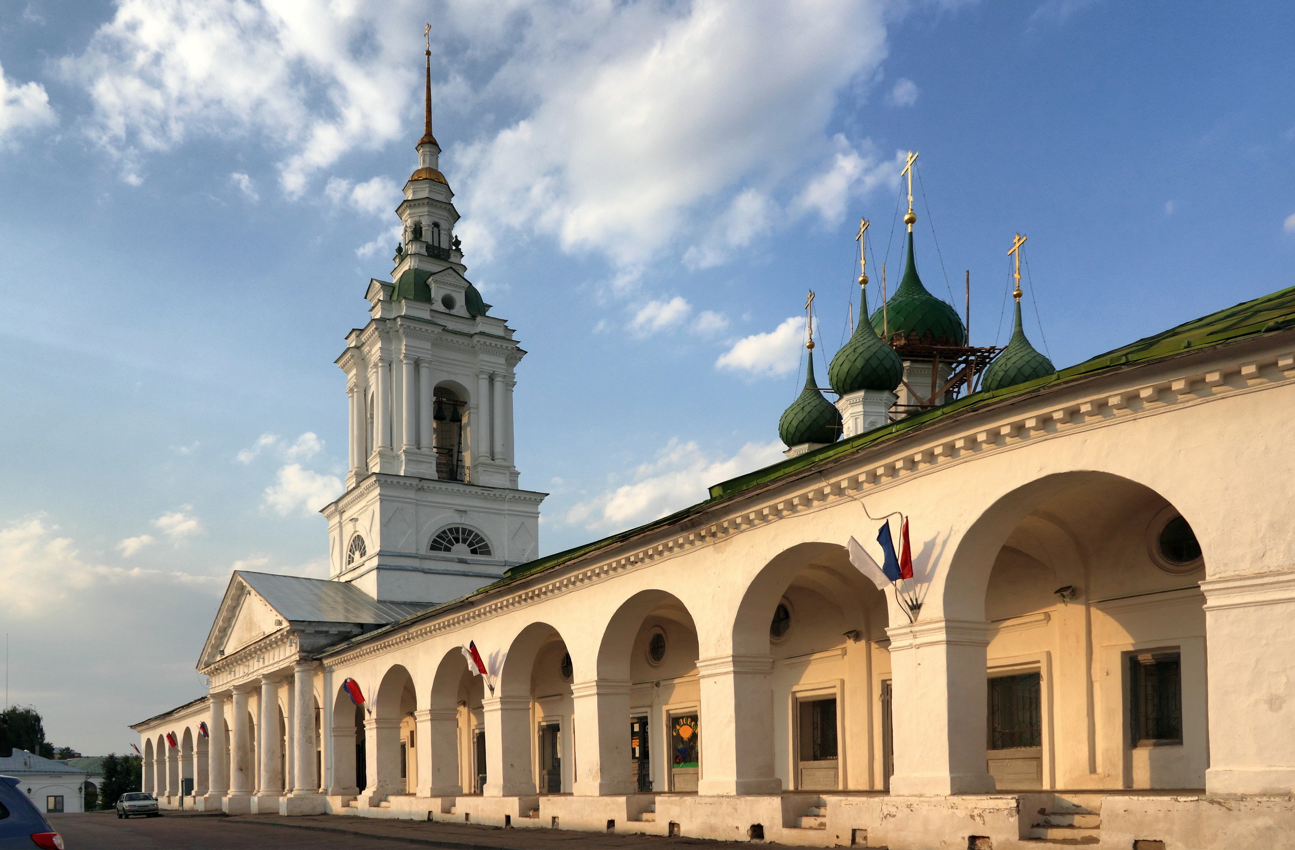 Торговые ряды достопримечательность какого города. Торговые ряды Кострома. Костромские торговые ряды Кострома. Красные ряды Кострома. Красные торговые ряды Кострома.