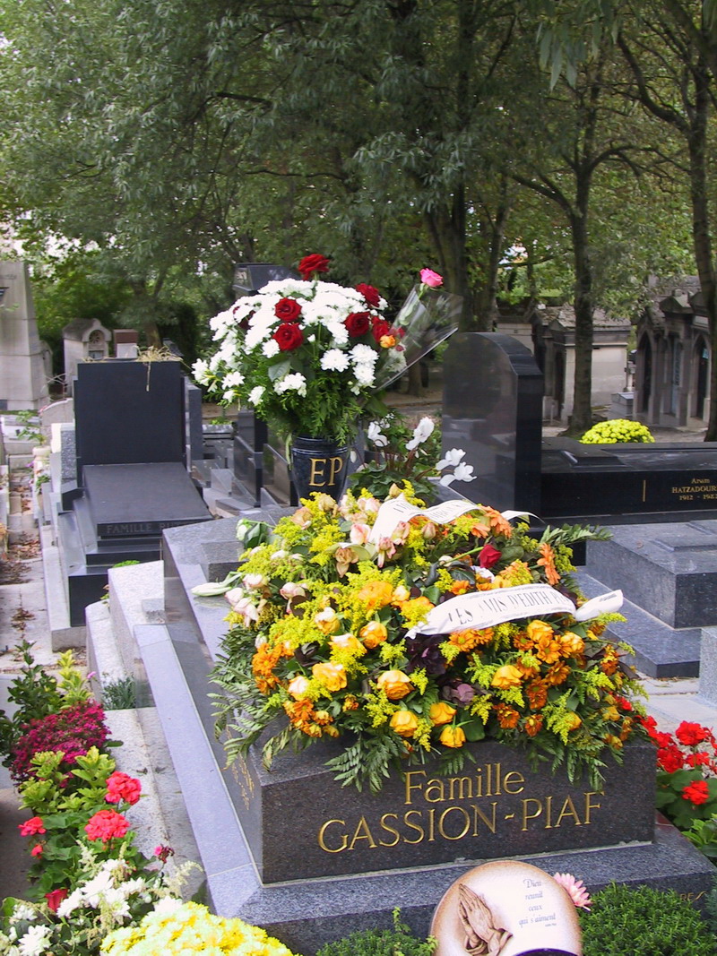Tumba de Édith Piafen el Cementerio de Père Lachaise.París.