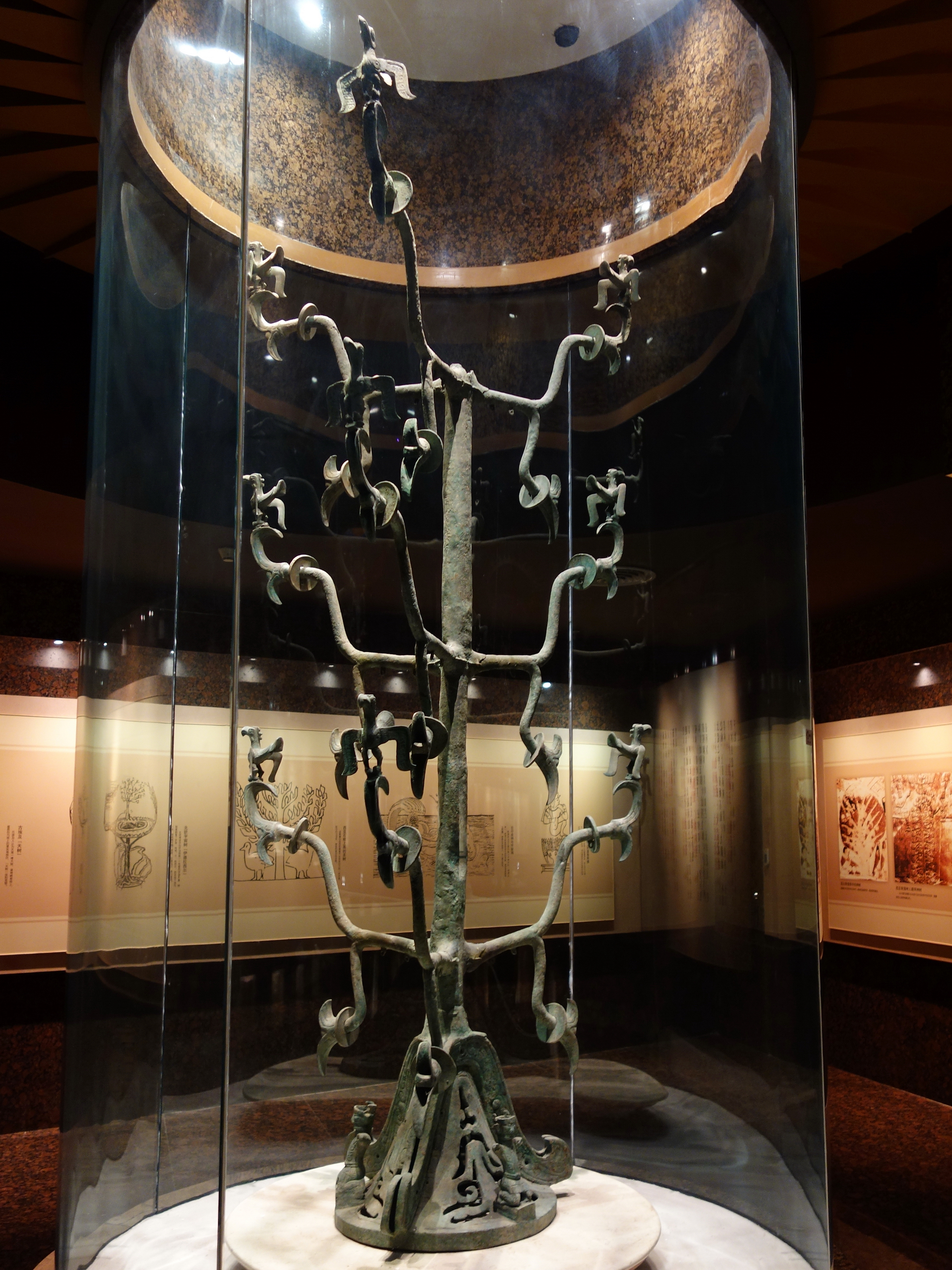 File:Ⅱ号大型青铜神树.jpg - Wikimedia Commons