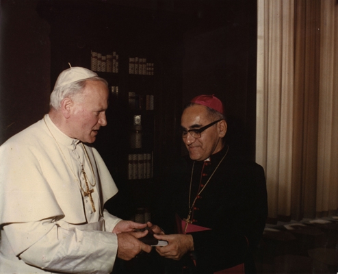 Romero y Juan Pablo II