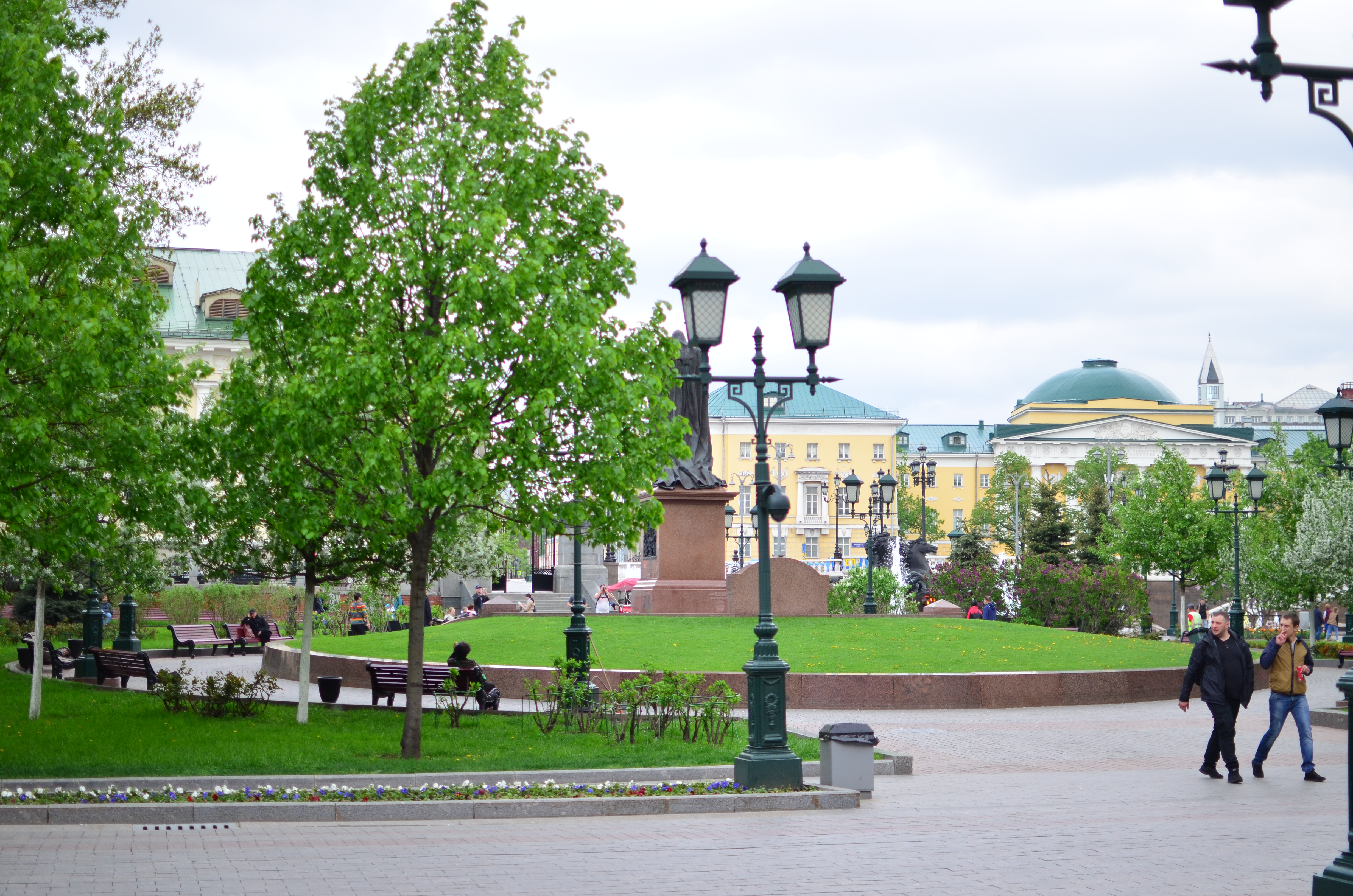 Александровский сайт. Александровский сад Екатеринбург. Александровский сад Чита. Нижний Александровский сад Москва. Александровский сад арка.