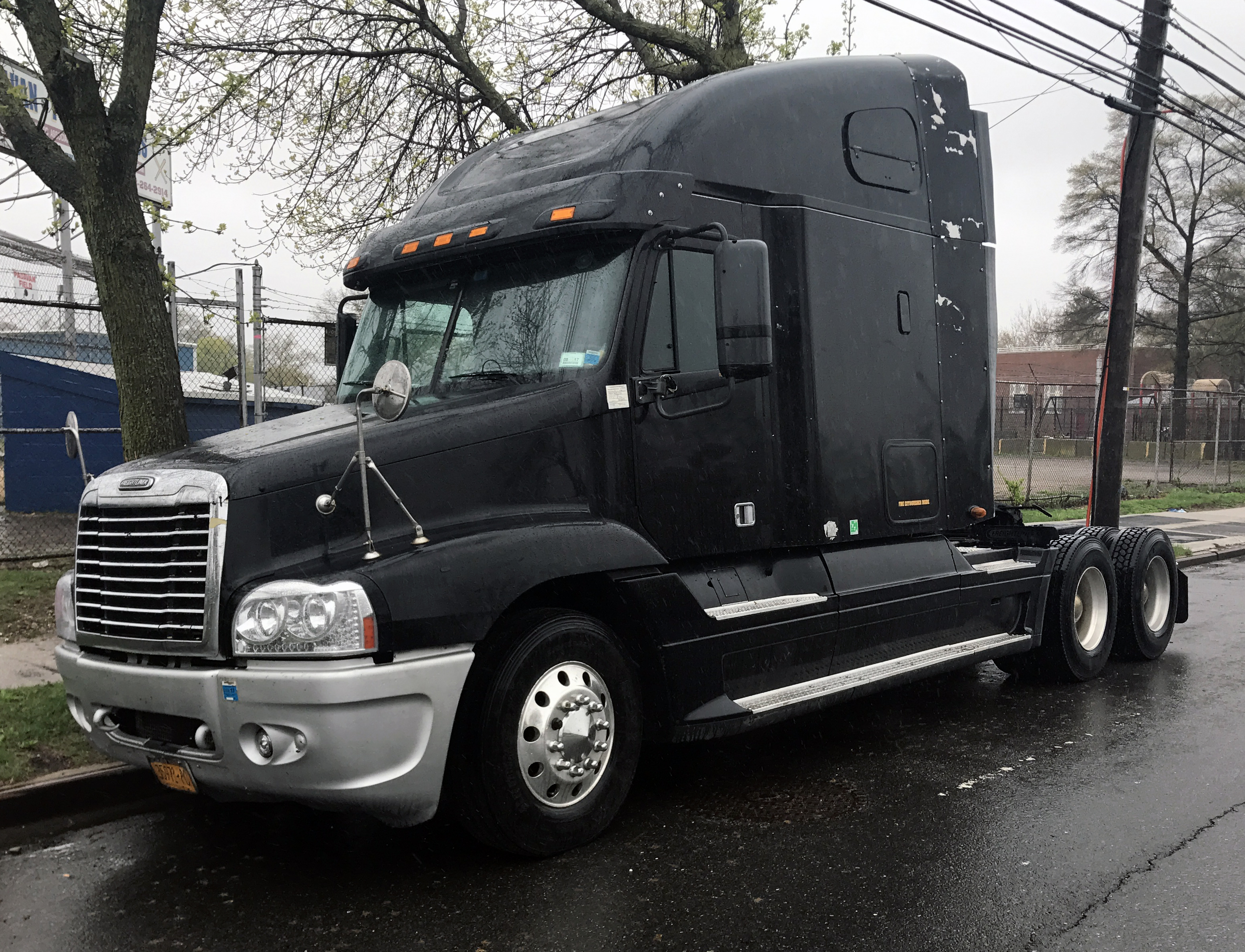 File:2007 Freightliner Century tractor (facelift), front ... 4 flat trailer wire diagram 