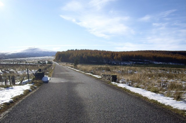 File:Approach to Bridge over Burn of Longley - geograph.org.uk - 1034270.jpg