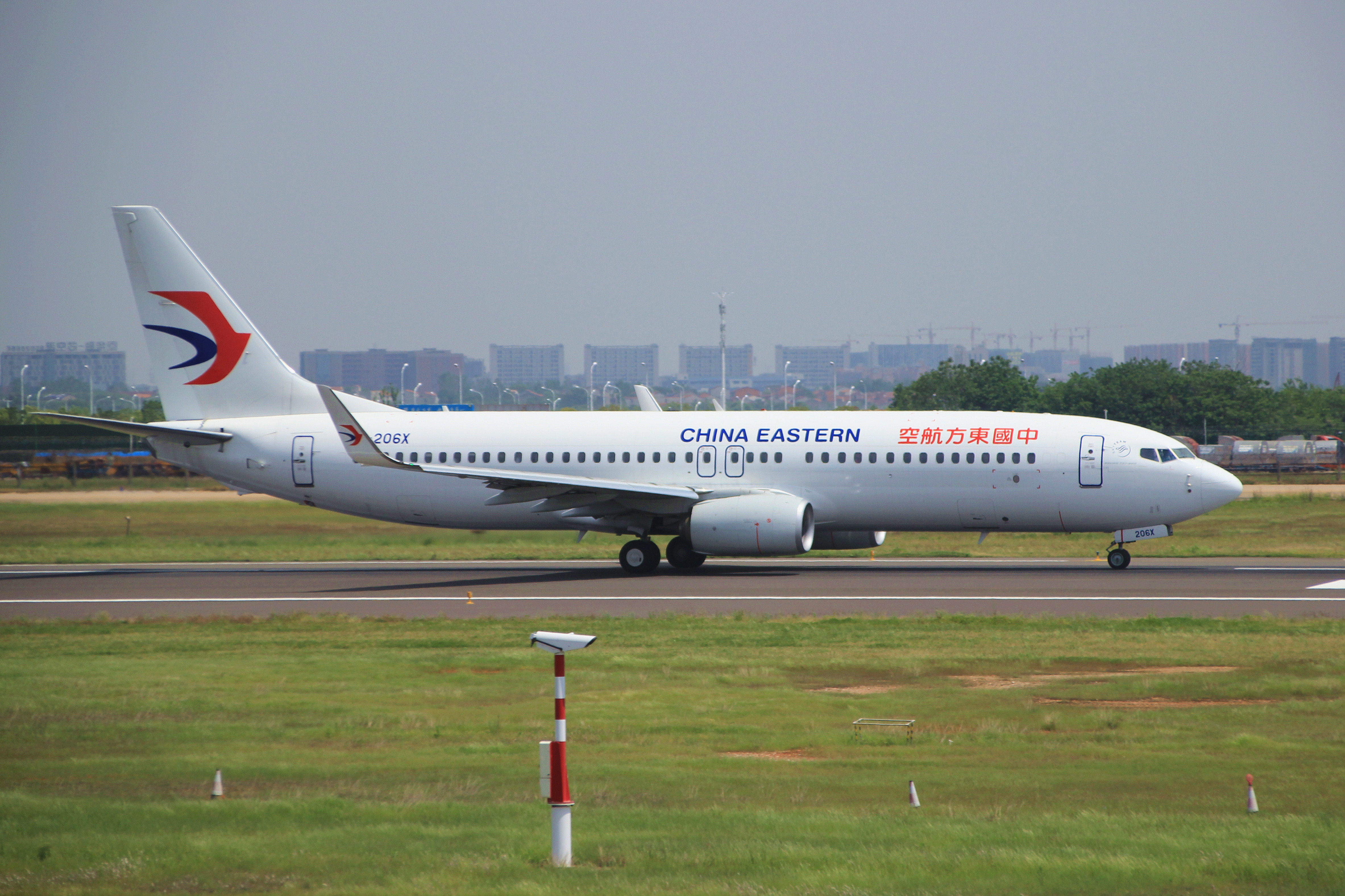 Боинг 737 China Eastern. Boeing 737-800 China Eastern. Рейс 5735 China Eastern Airlines. Пассажирский Boeing 737 авиакомпании China Eastern. Рейс mu 592