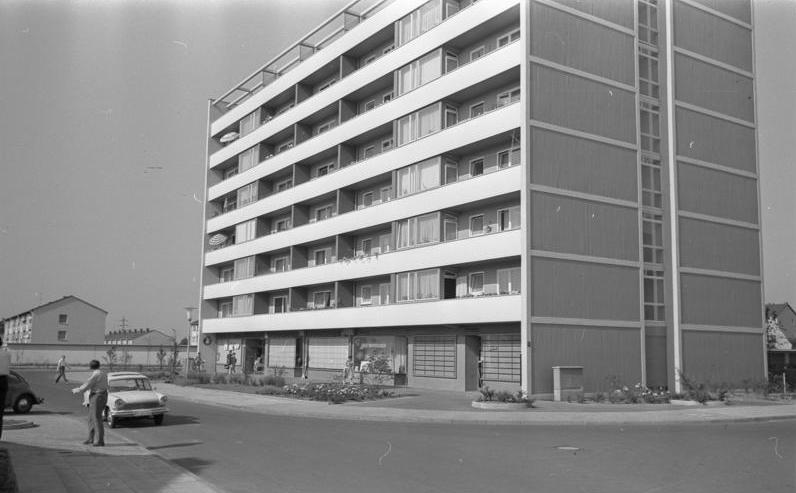 File:Bundesarchiv B 145 Bild-F008364-0032, Stadtbesichtigung Bonn der Experten aus Asien.jpg