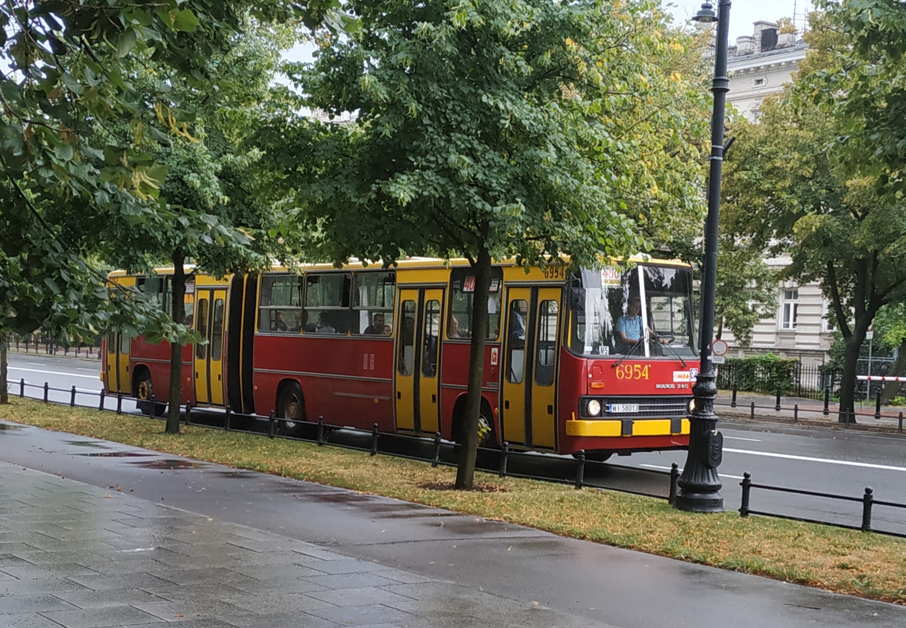 Ikarus 280 bus