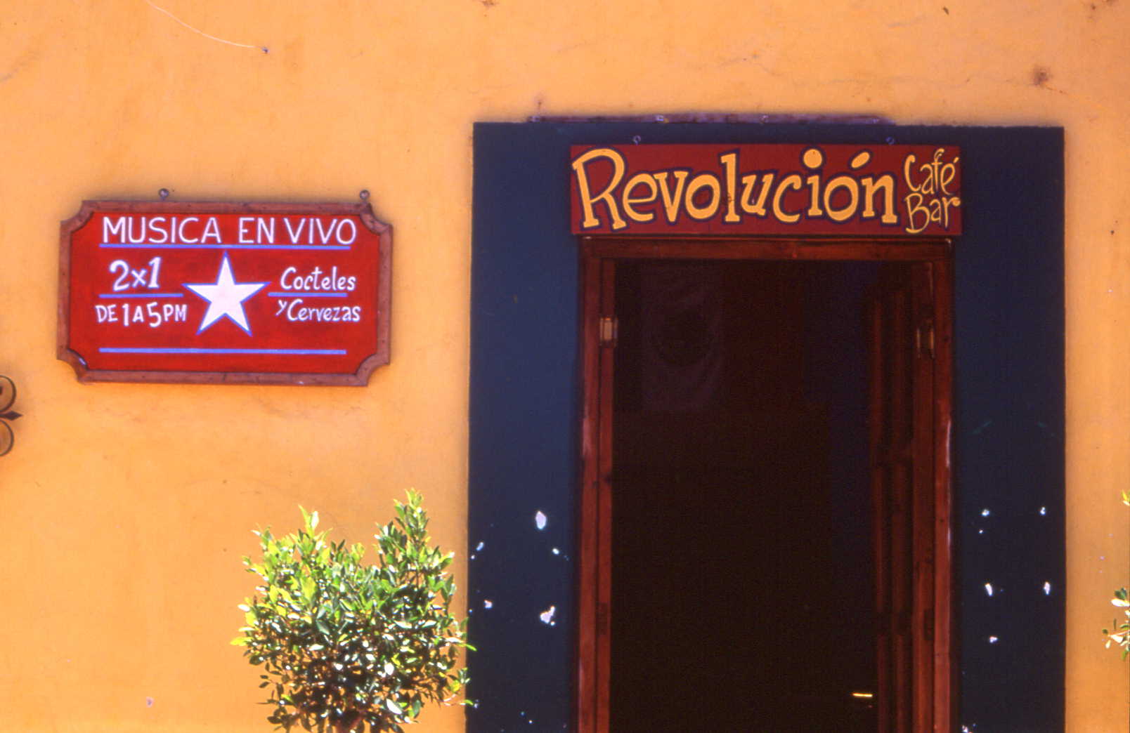 File:Café Bar Revolució - Wikimedia Commons