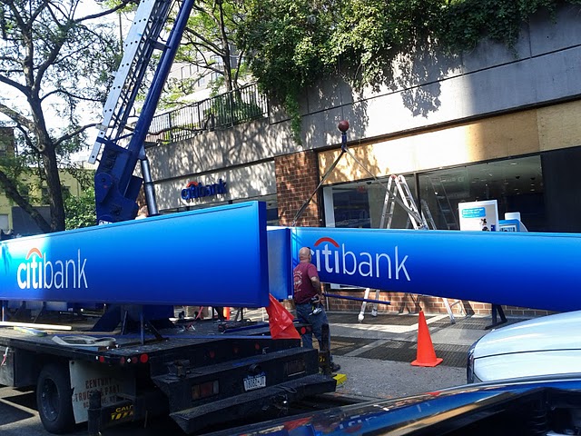 File:Citibank is Adding Signage to a NYC Branch.jpg