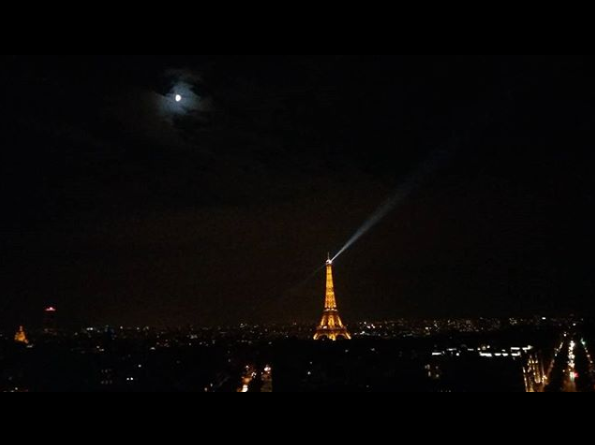 File:Eiffel Tower in Las Vegas at night.JPG - Wikimedia Commons