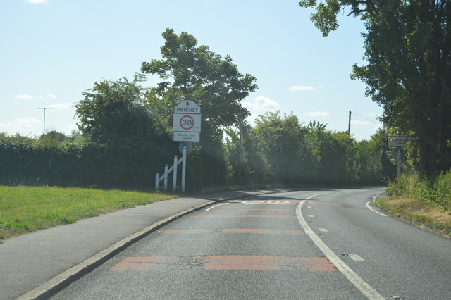 File:Entering Datchet, B376 - geograph.org.uk - 4729860.jpg