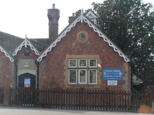 File:Fordcombe Primary School - geograph.org.uk - 135894.jpg