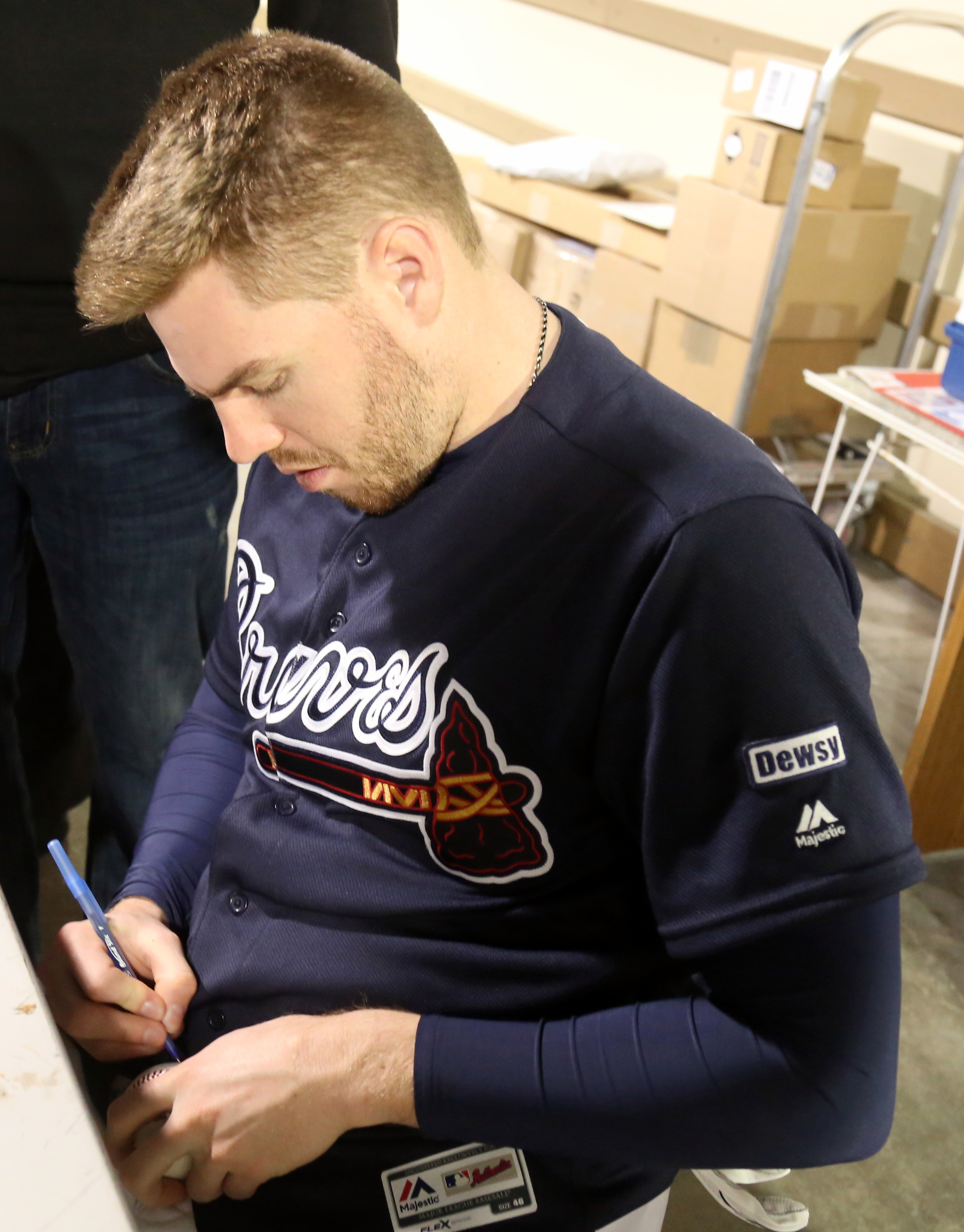 File:Freddie Freeman signs autographs (24983511400).jpg