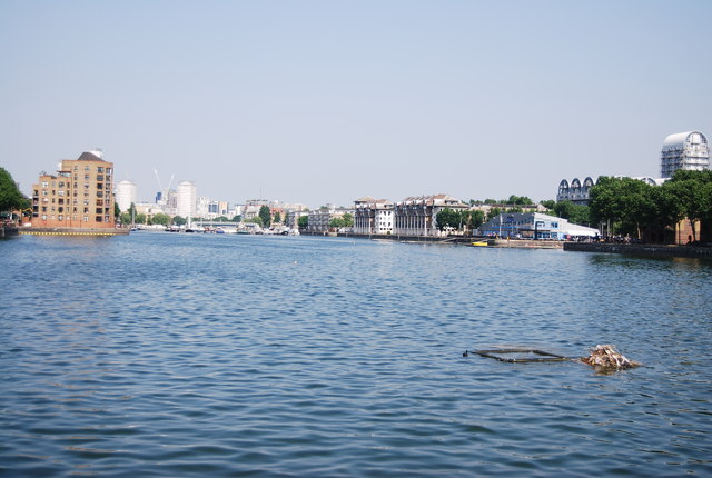 File:Greenland Dock - geograph.org.uk - 3729346.jpg