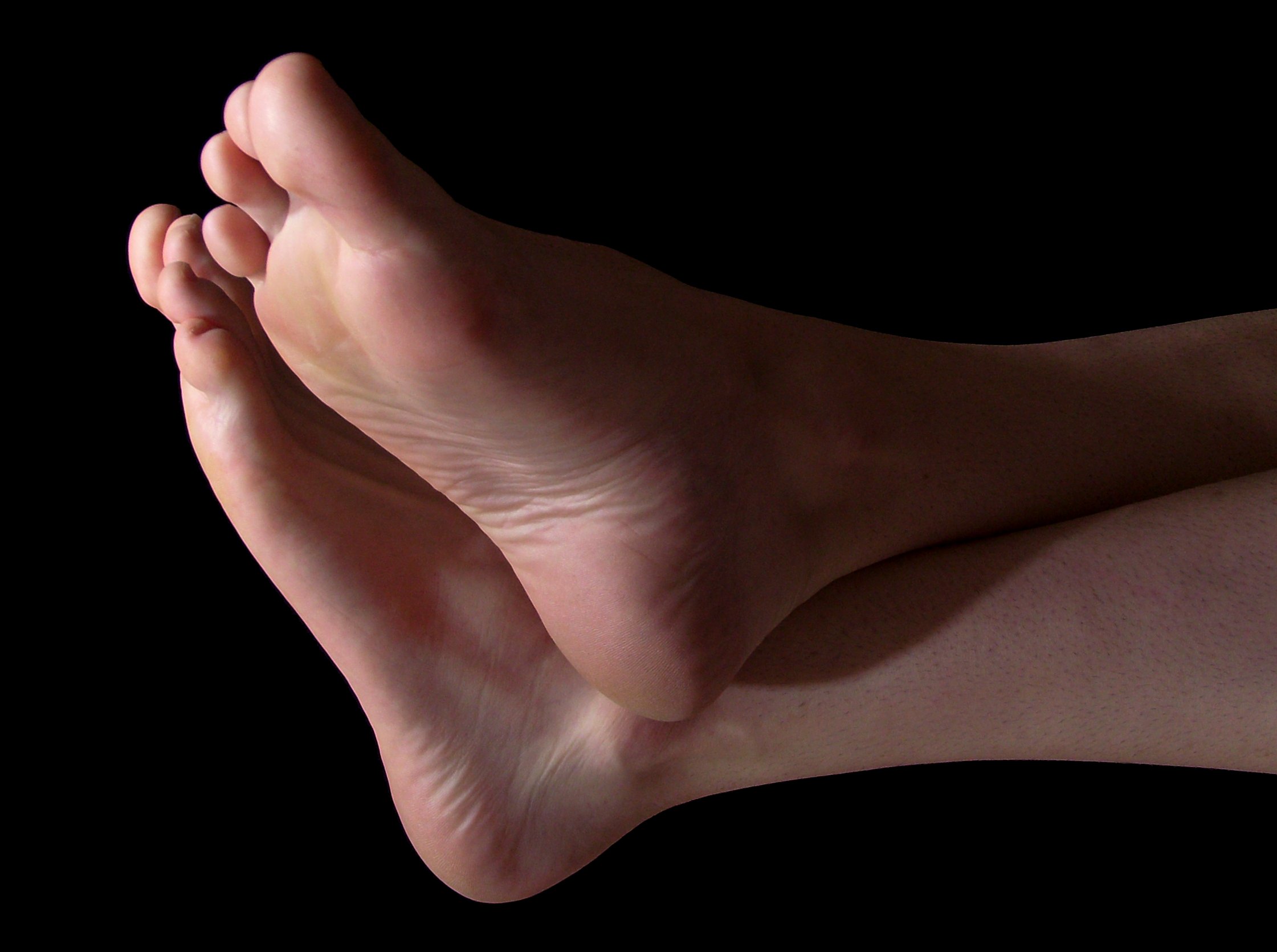 File:Grown man's feet 1.jpg - Simple English Wikipedia, the free  encyclopedia