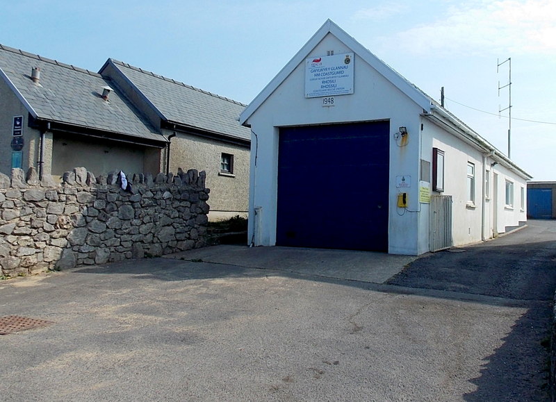 File:HM Coastguard Rescue Station, Rhossili (geograph 4180294).jpg