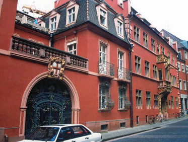 Haus zum Walfisch, Freiburg im Breisgau, 1999.jpg