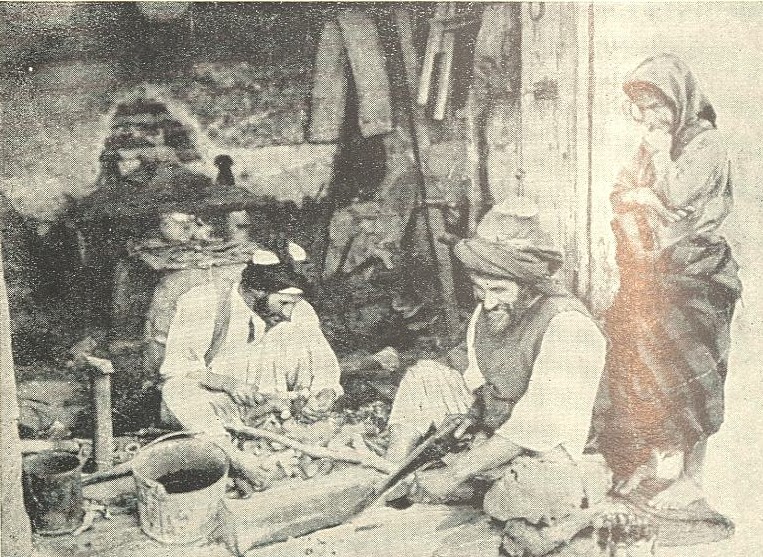 File:Knud Holmboe jews in the Mellah of Tripoli 1930.jpg