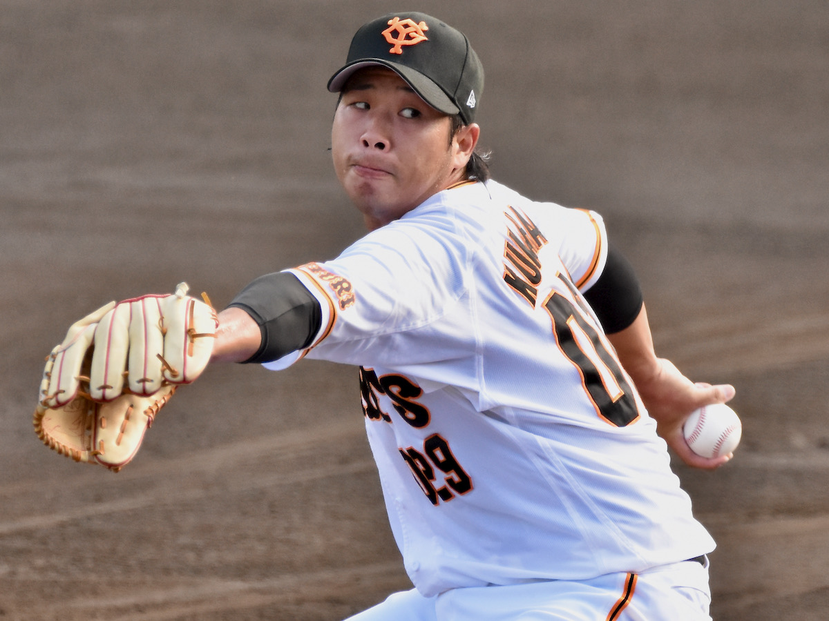 Kuwahara with the Yomiuri Giants.