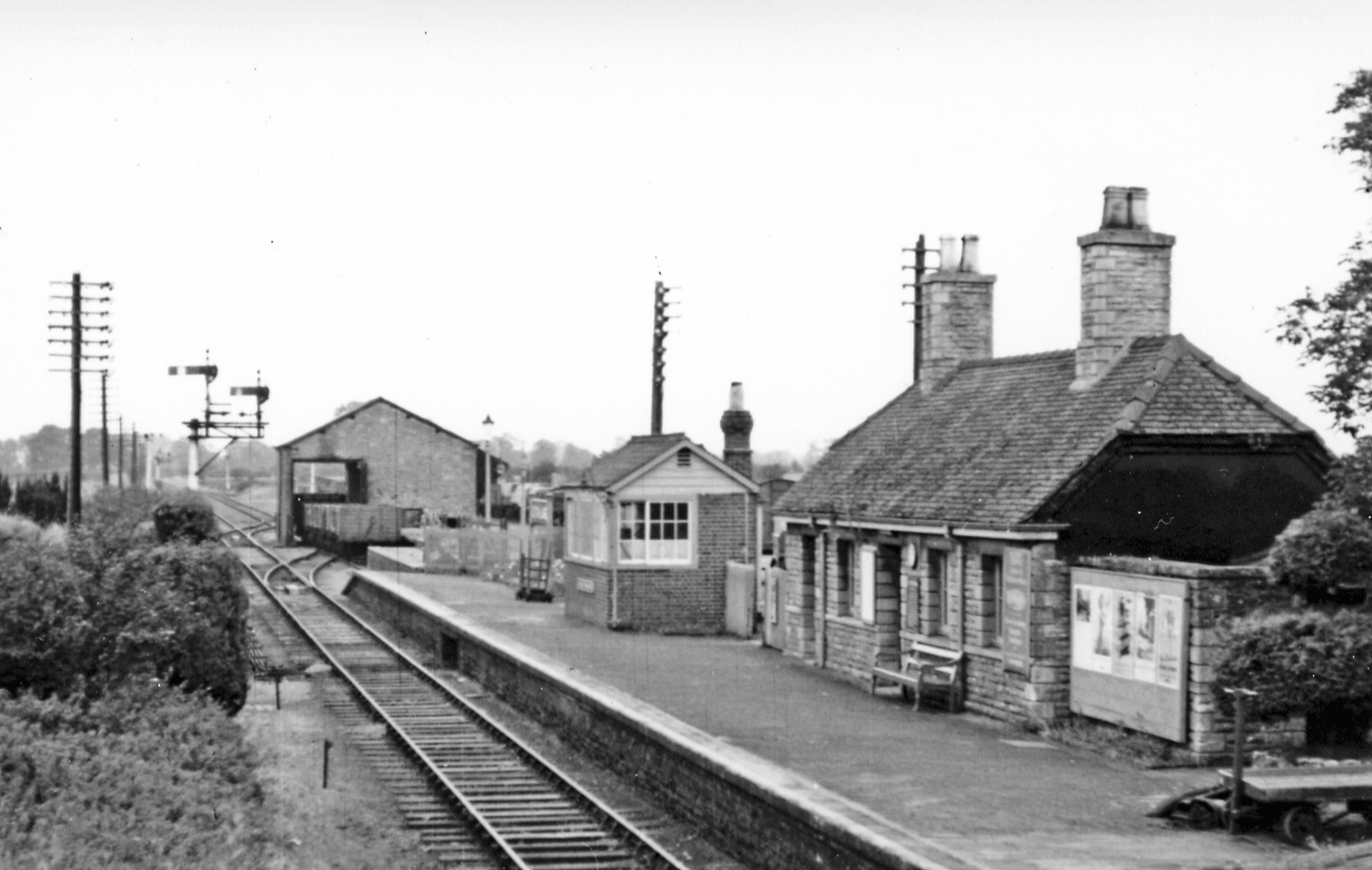 Lechlade railway station