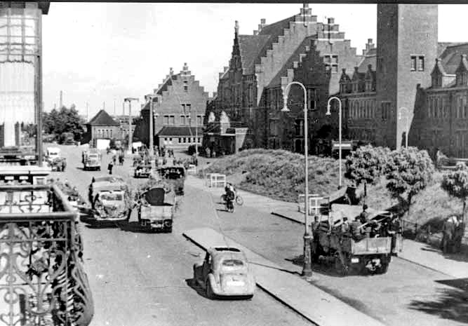 File:Maastricht, Stationsplein, 1944 (1).jpg