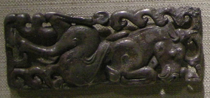 File:Met, china, belt plaque with mithological creature, north chine, 03rd century BC.jpg