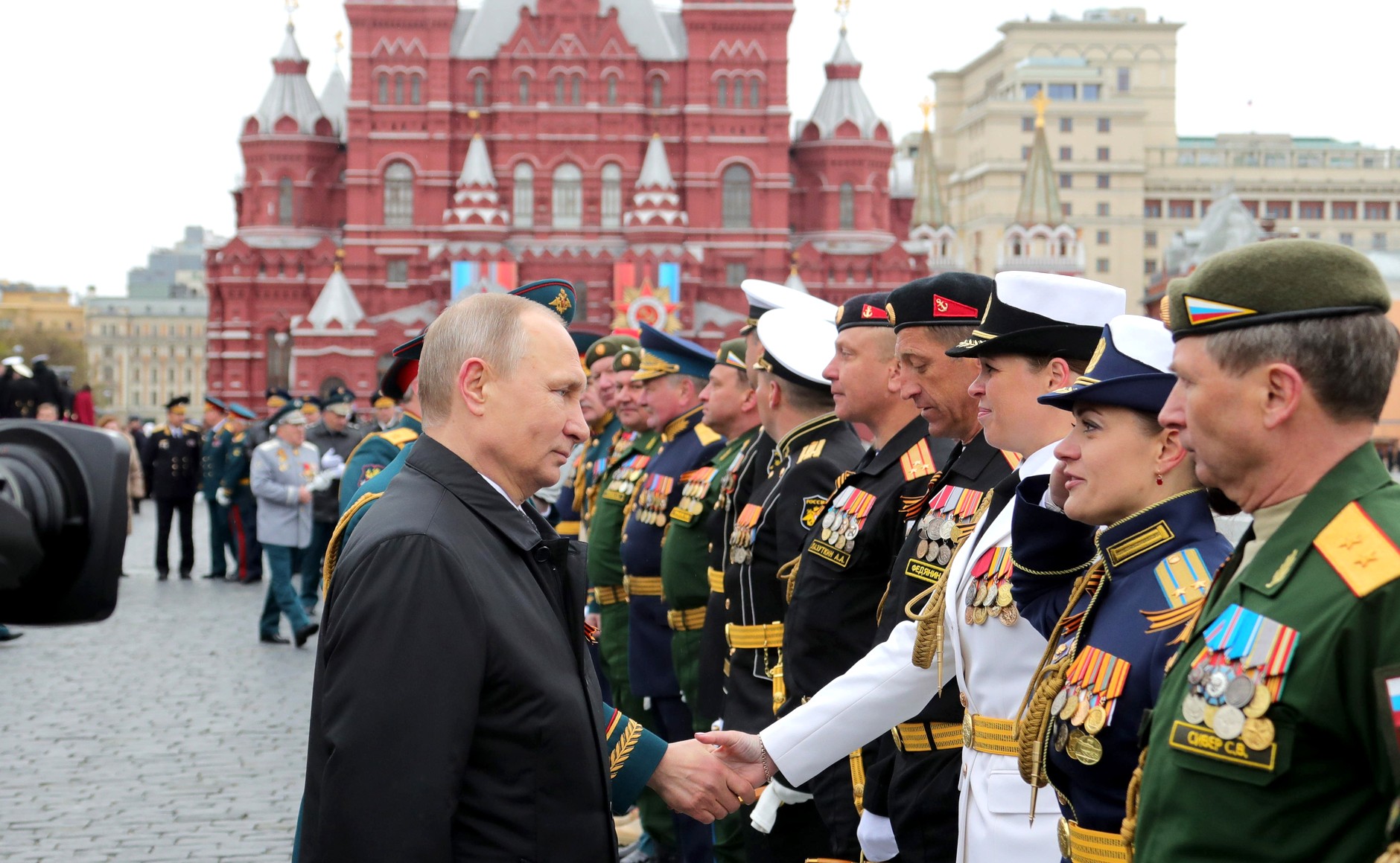 19 май 2017. Парад Победы 2017 в Москве. Парад на красной площади 9 мая. Военные на параде Победы. Армия РФ на параде главнокомандующий.