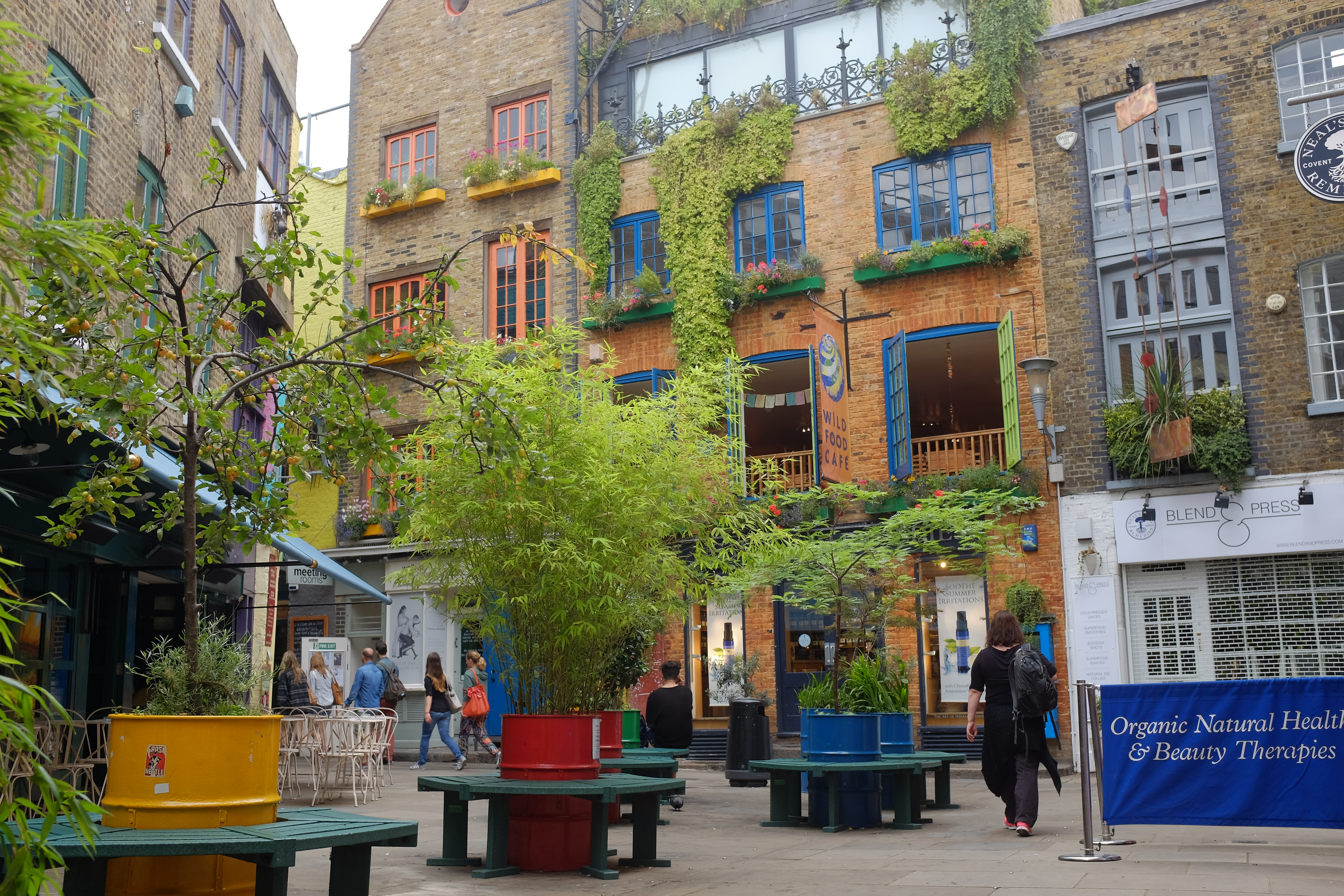 File:Neal's Yard, London - panoramio (1).jpg - Wikimedia Commons