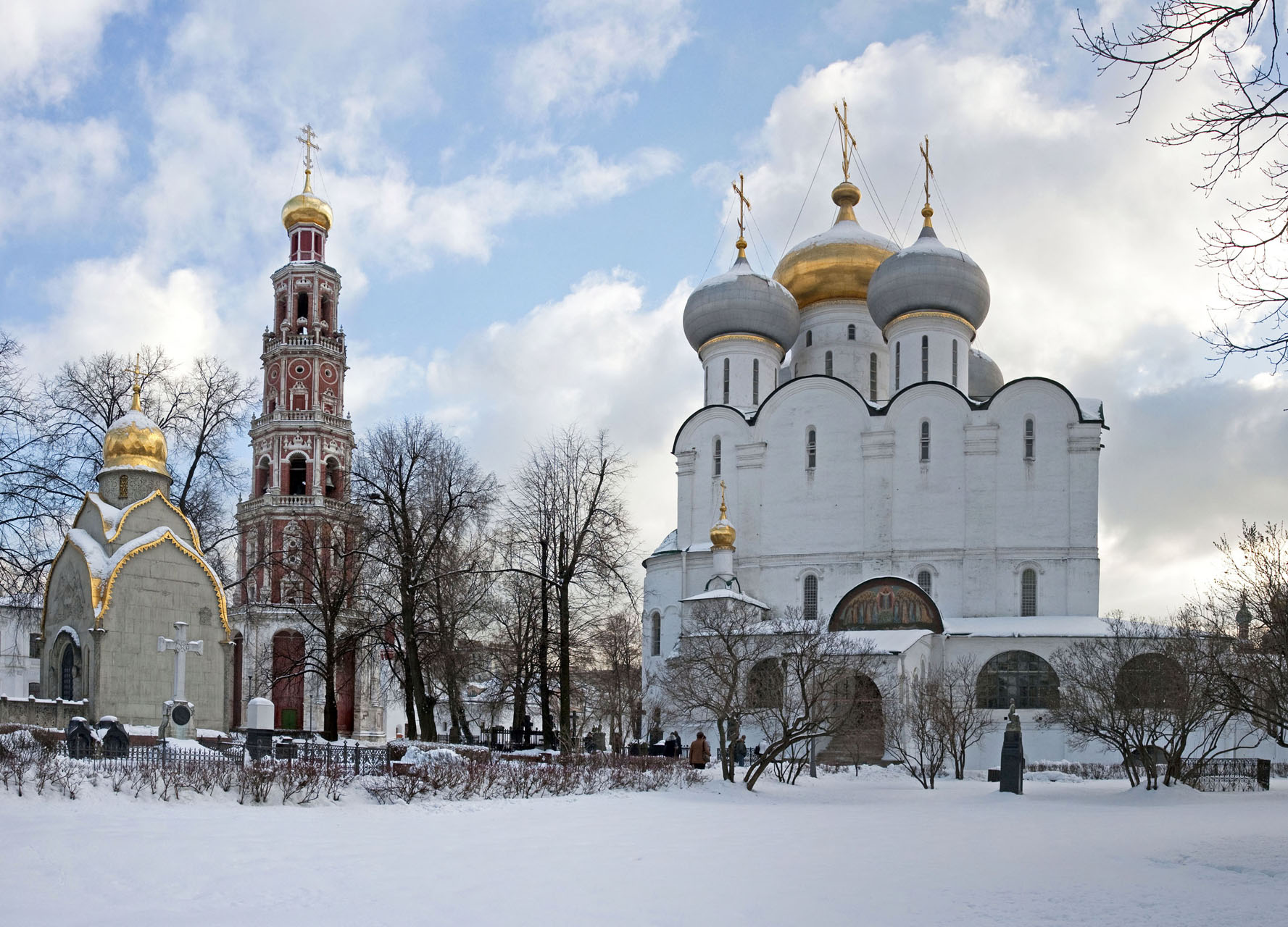 храмы москвы зимой