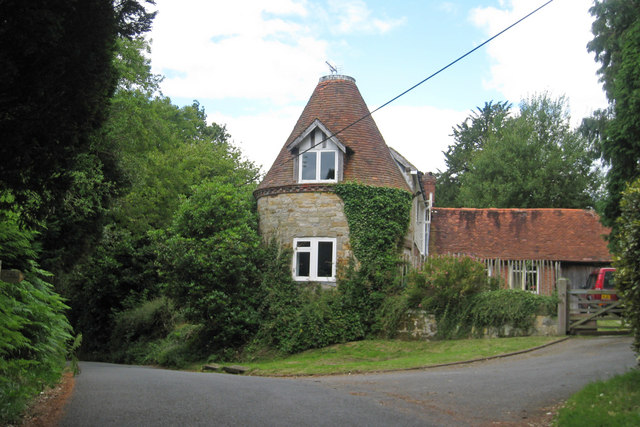 Oast House at Yew Tree Farm, Yew Tree Lane, Town Row, East Sussex - geograph.org.uk - 881600