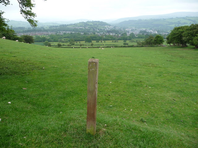 Old waymarker post on the footpath near Pen-y-crug - geograph.org.uk - 2437988