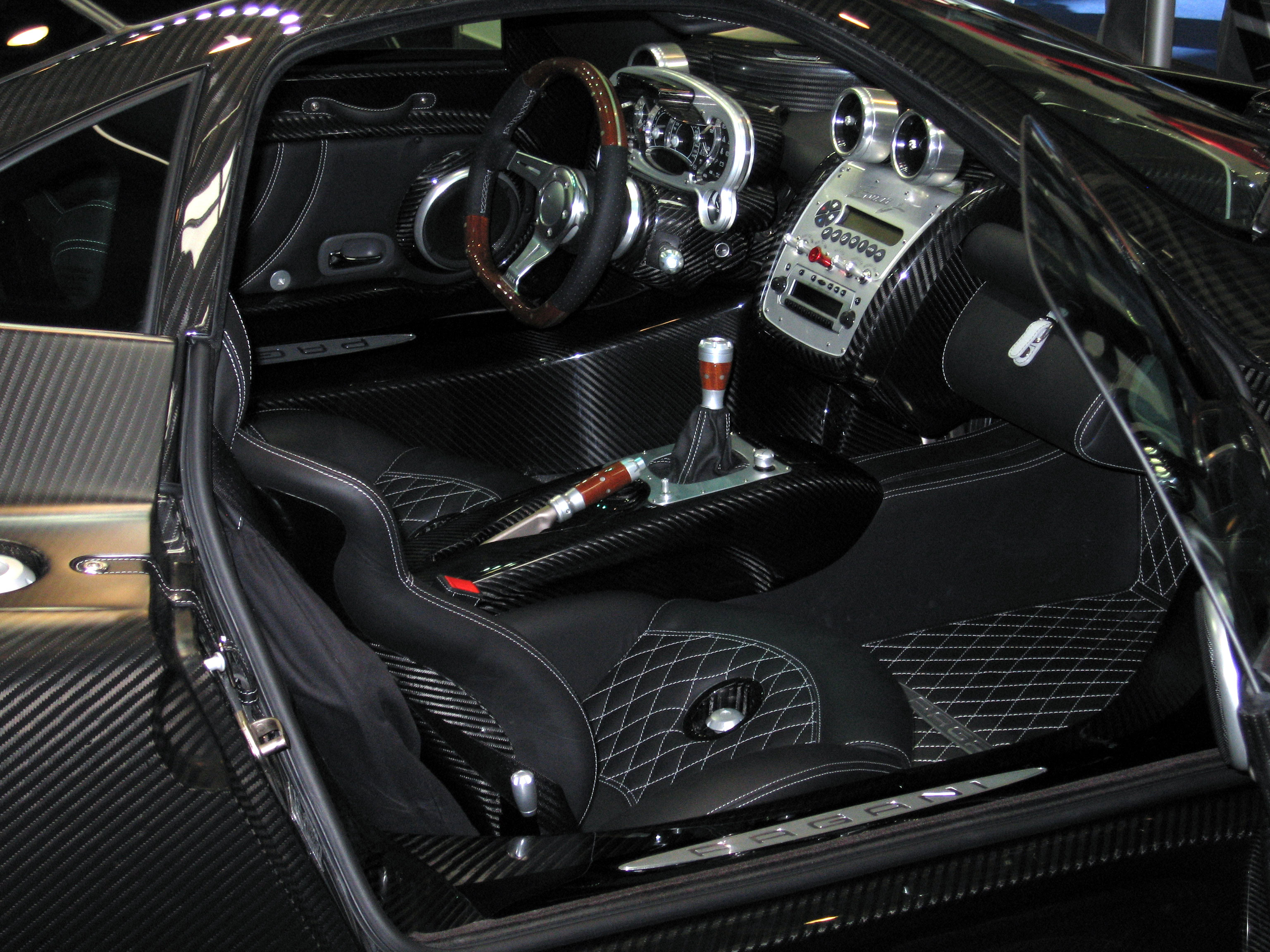 file pagani zonda f interior jpg wikipedia file pagani zonda f interior jpg