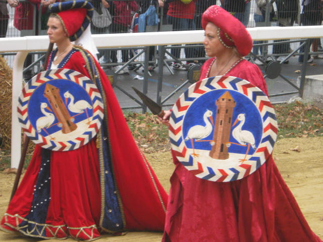 File:Sfilata corteo Torretta.vellutorosso.cigno.jpg