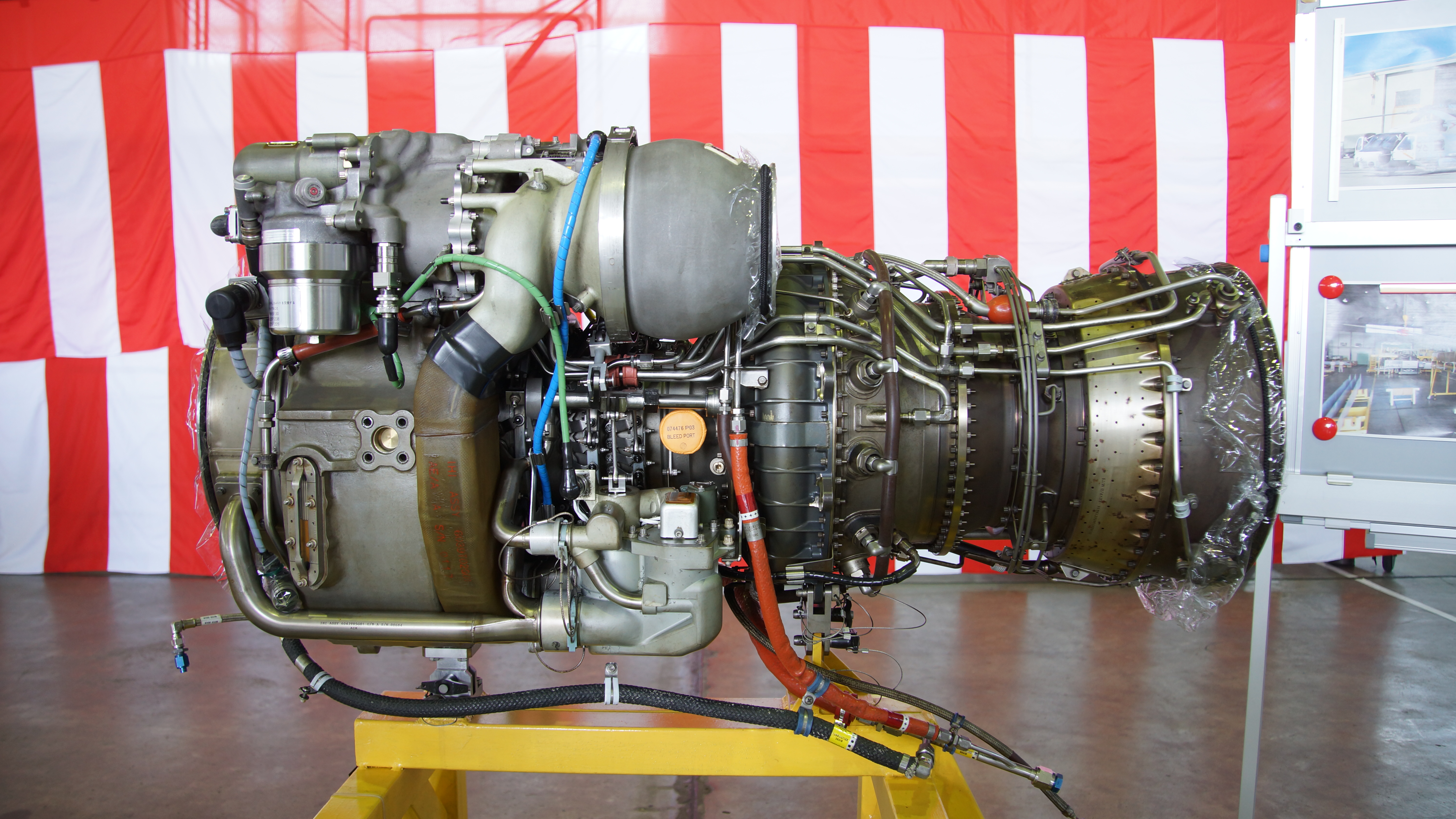 File T700 Ihi 401c Turboshaft Engine Left Side View At Jmsdf Kanoya Air Base April 30 17 Jpg Wikimedia Commons