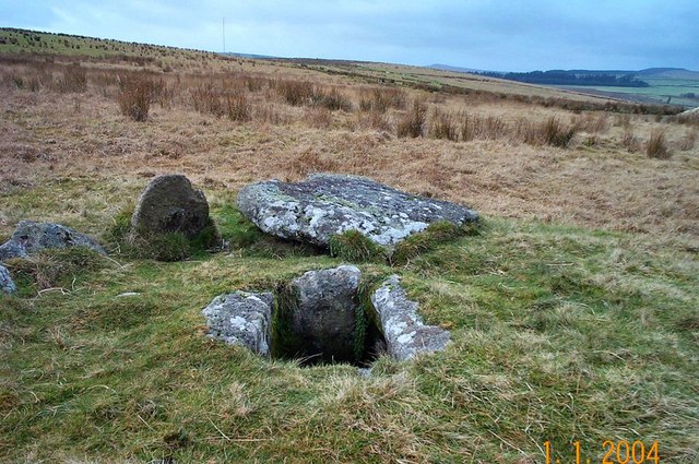 File:The Crock of Gold cist - Dartmoor - geograph.org.uk - 172836.jpg