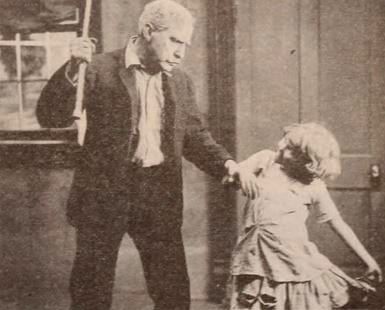 In The Little White Girl con la piccola Mary McAllister (1917)