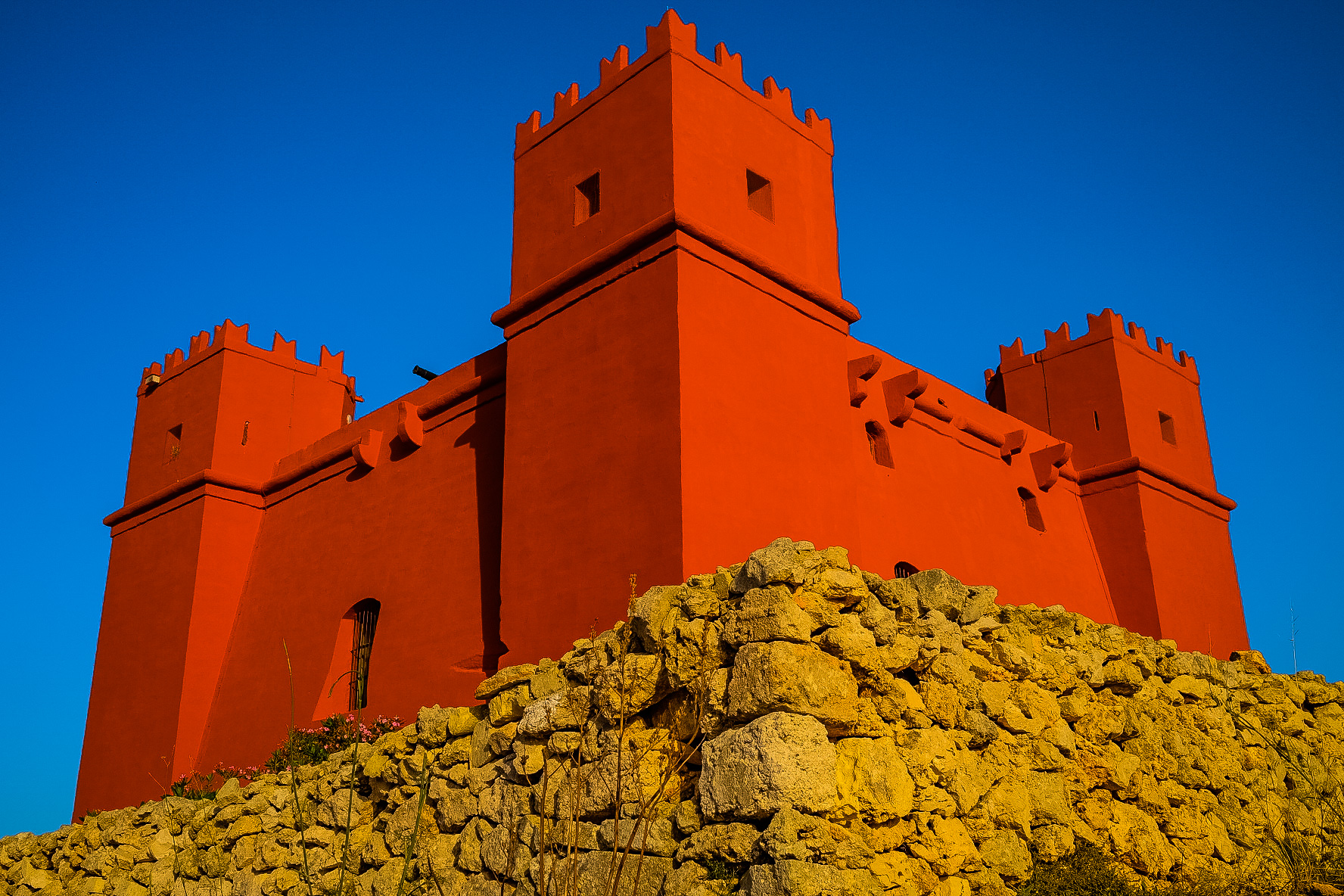 chant Total opretholde File:The Red Tower, Mellieħa.jpg - Wikimedia Commons