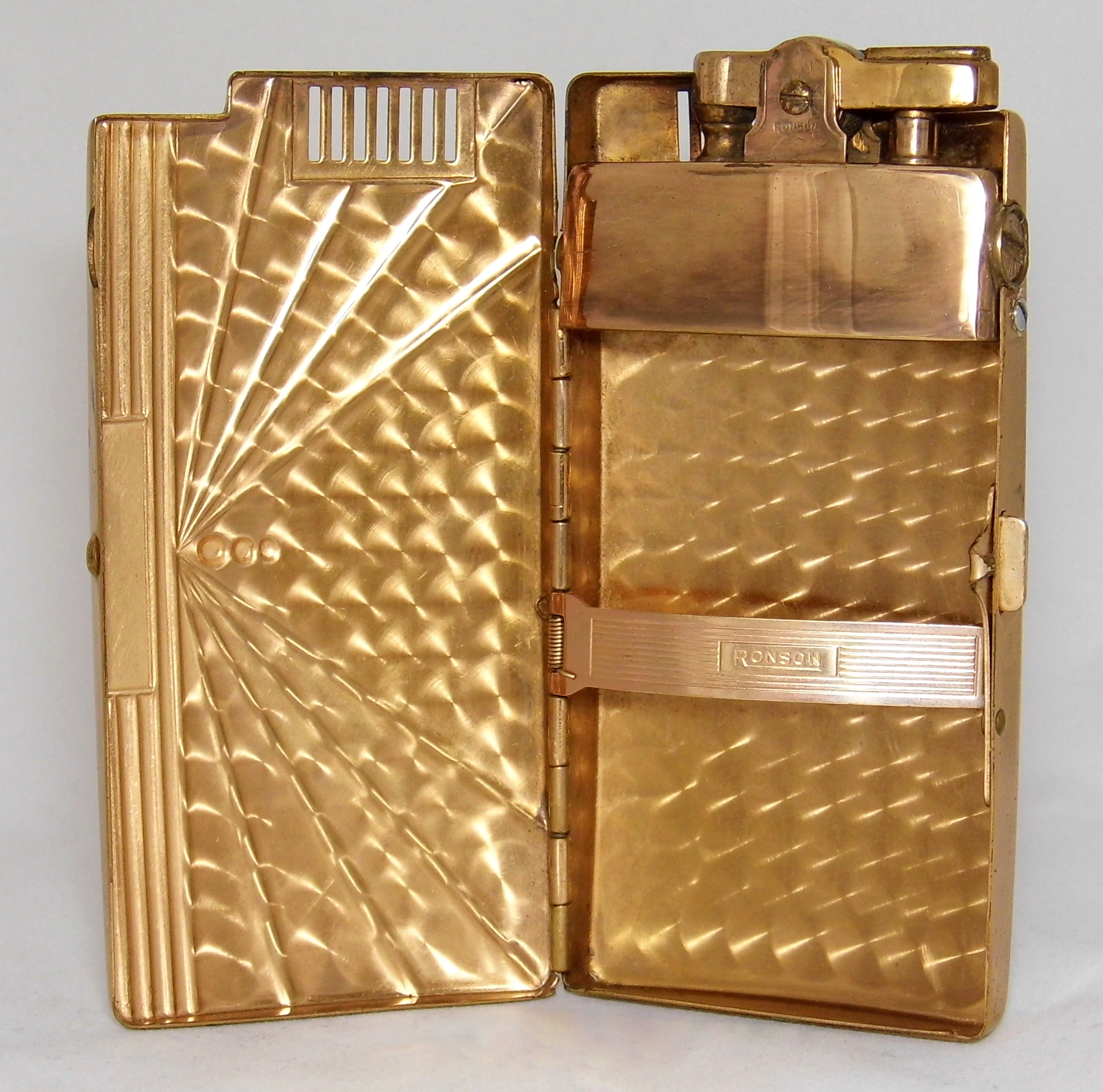 Ronson Cigarette Lighter Case (26754227620).jpg Wikimedia