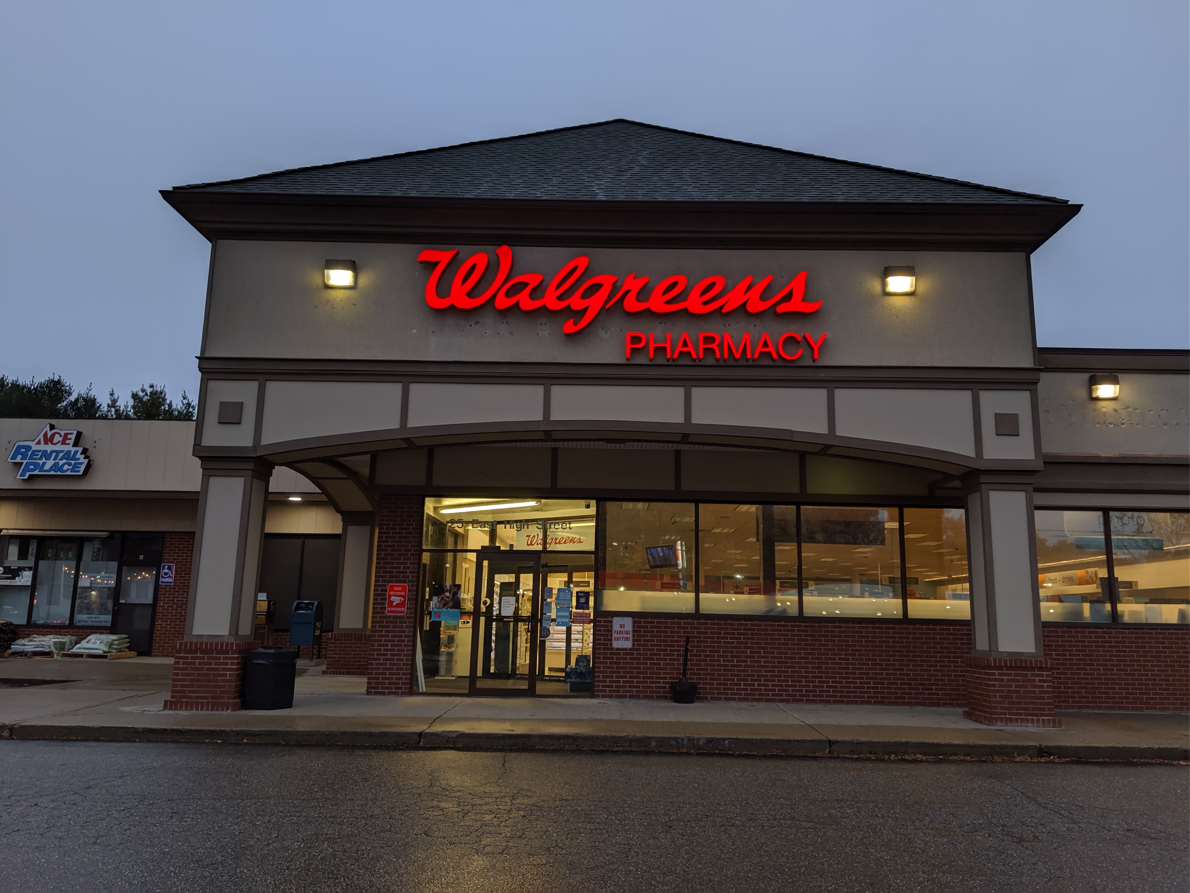 File Walgreens East Hampton Connecticut 50213005477 .jpg