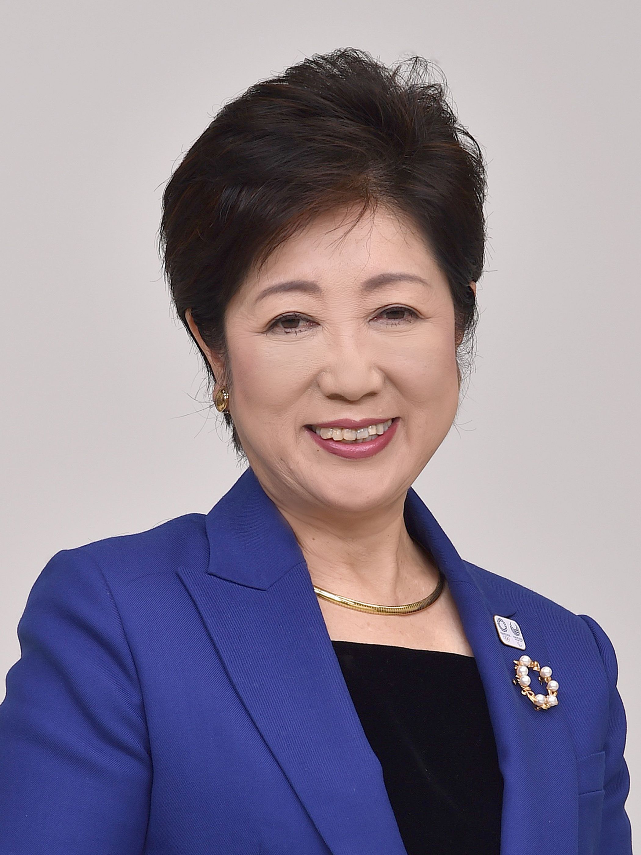 ファイル:Yuriko Koike official portrait (cropped).jpg - Wikipedia