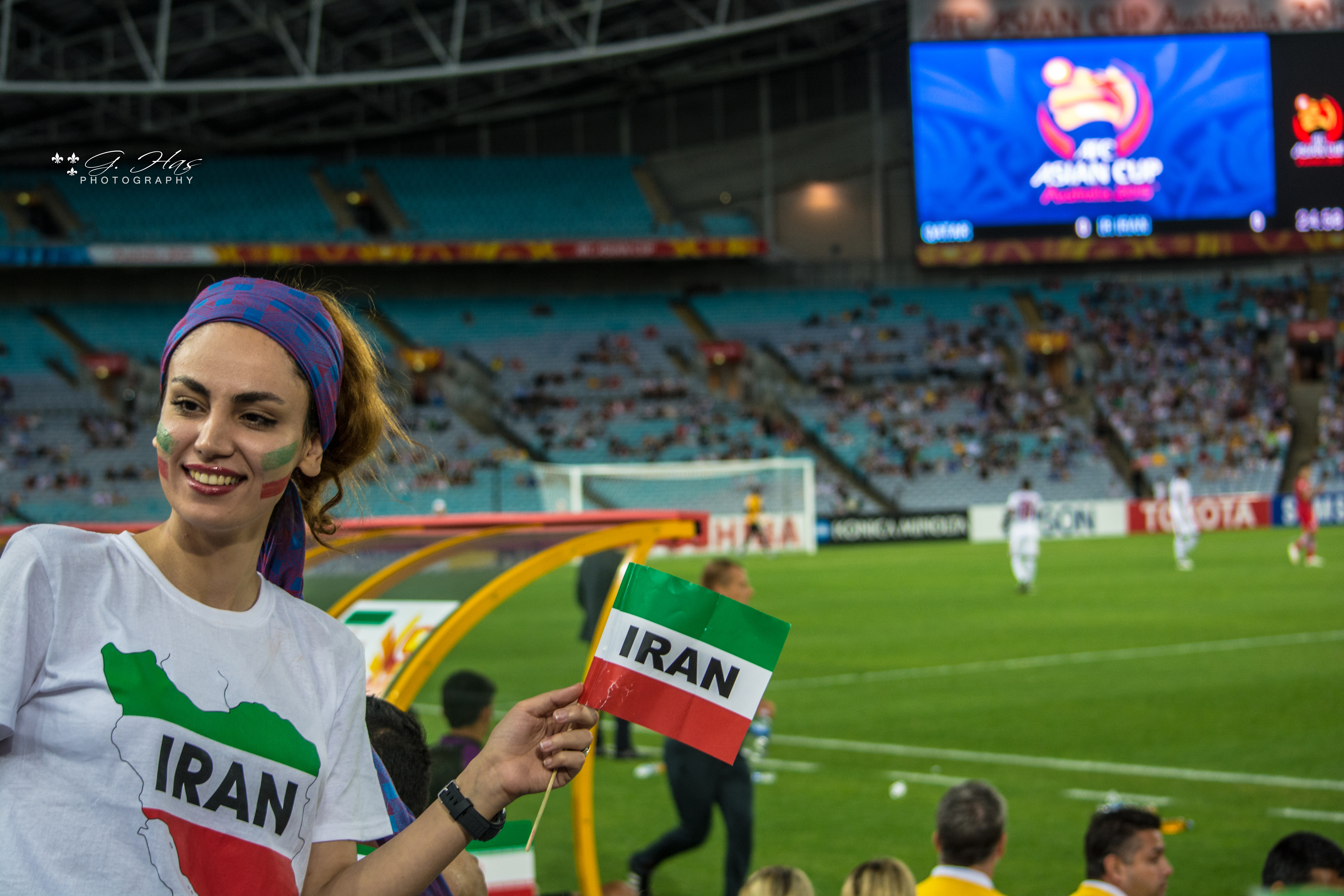 Красивые девушки на трибуне Кубок Азии. Кубок Азии по футболу 2015. Iran Flag Asia Cup. Кроссовер Иран Riga. Cup 2015