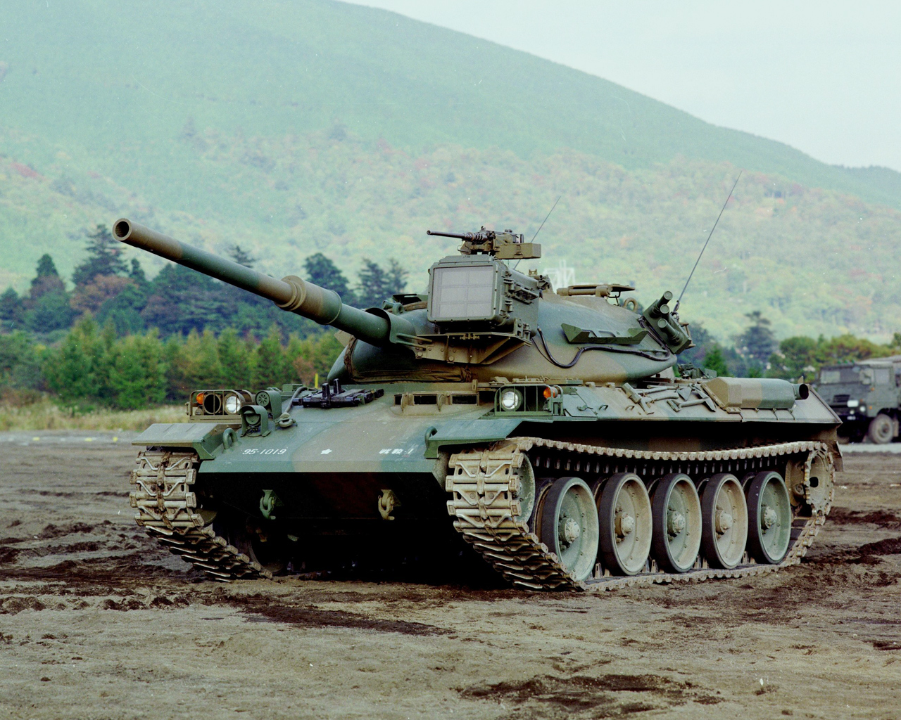 File:74式戦車 (8465384154).jpg - Wikipedia