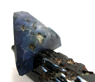 File:Benitoite-Neptunite-mun05-53c.jpg