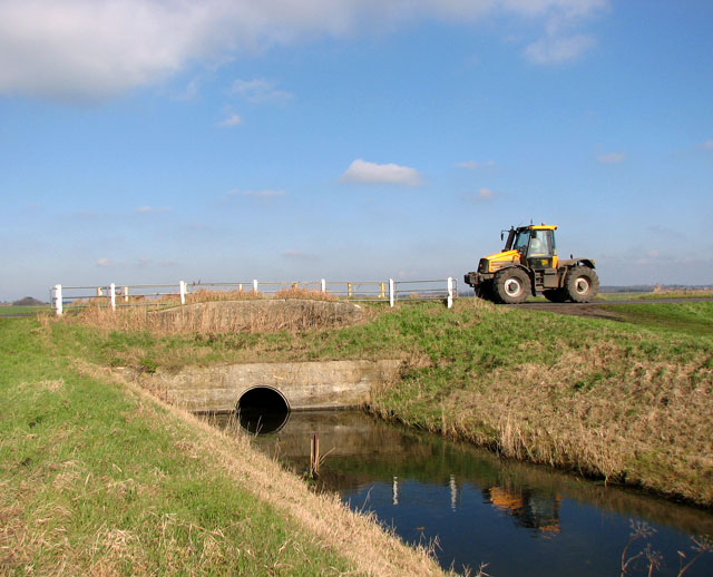 File:Bridge over Downham Fen Drain - geograph.org.uk - 1734595.jpg