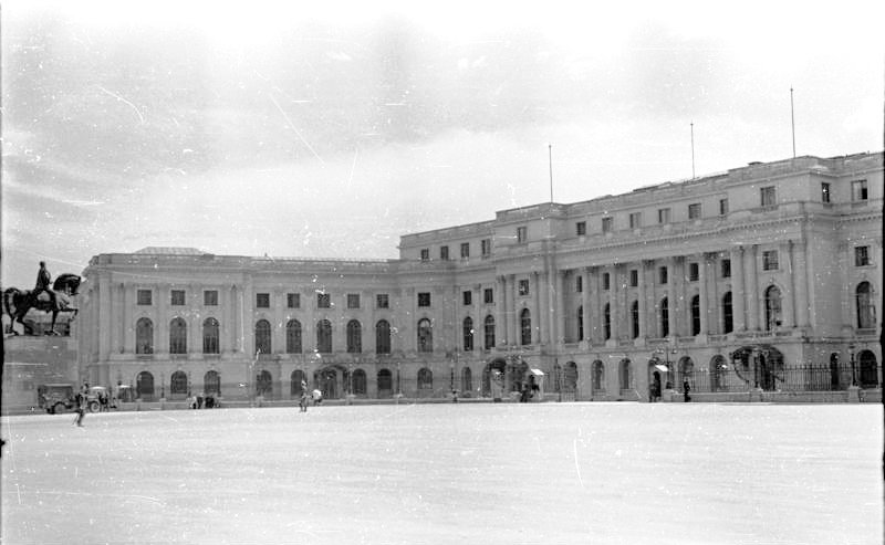 File:Bundesarchiv B 145 Bild-F016198-04, Bukarest, Königsschloss.jpg