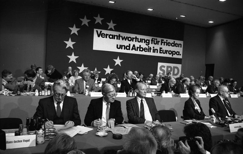 File:Bundesarchiv B 145 Bild-F066930-0012, Köln, SPD-Parteitag, Vogel, Schmidt, Brandt, Focke, Wehner.jpg