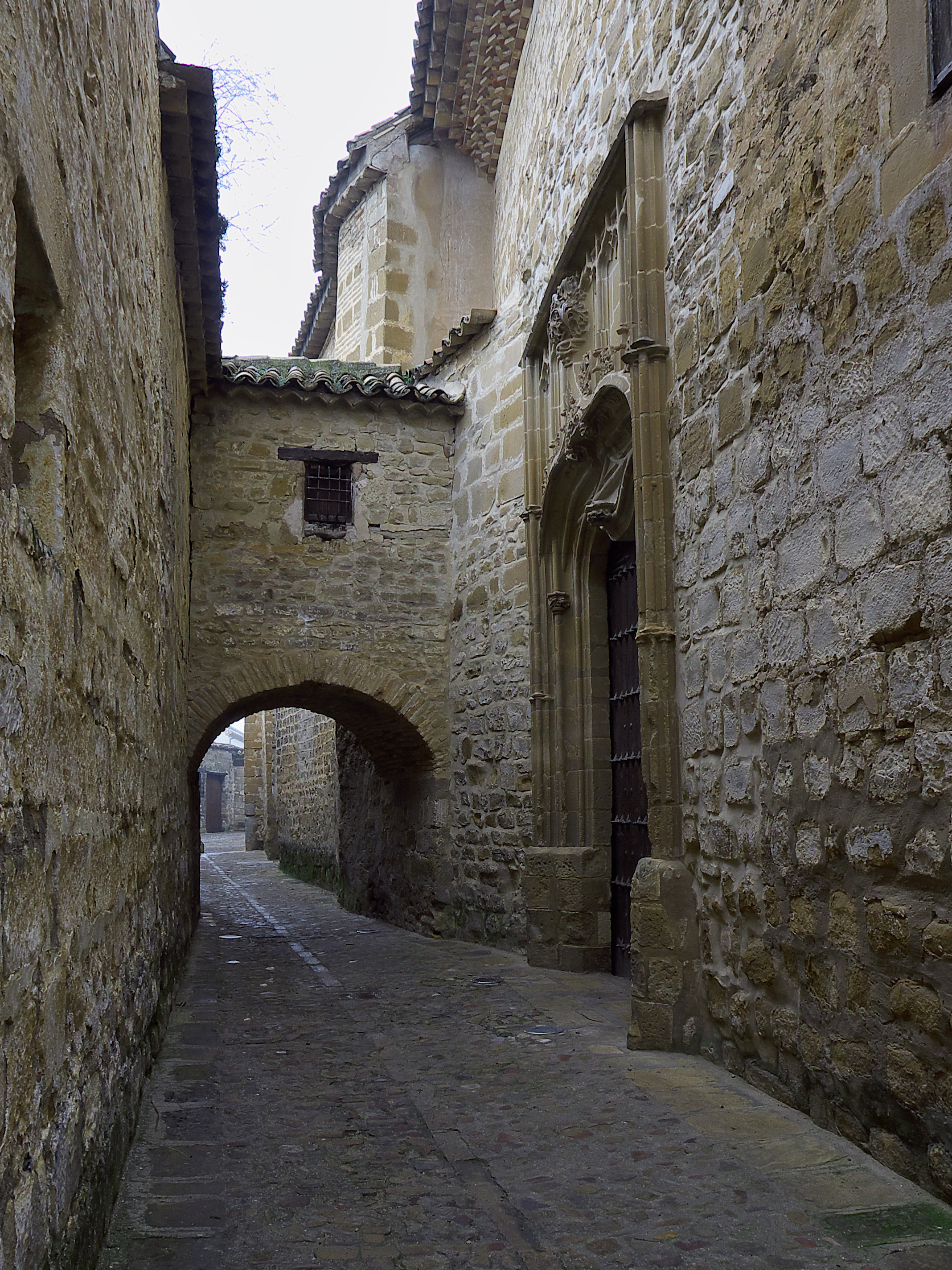 Archivo:Catedral de Baeza (Jaén). Fachada meridional.jpg - Wikipedia, la  enciclopedia libre