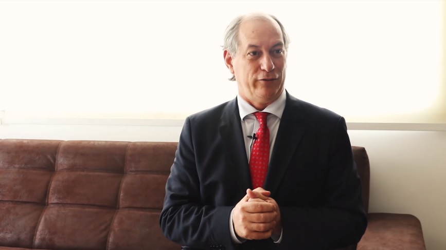 File Ciro Gomes na Carta Capital 2015 foto 2 .jpg Simple