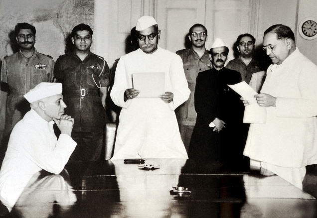 File:Dr. Babasaheb Ambedkar being sworn in as independent India’s first Law Minister by President Dr. Rajendra Prasad, Prime Minister Jawaharlal Nehru looks on May 8, 1950.jpg