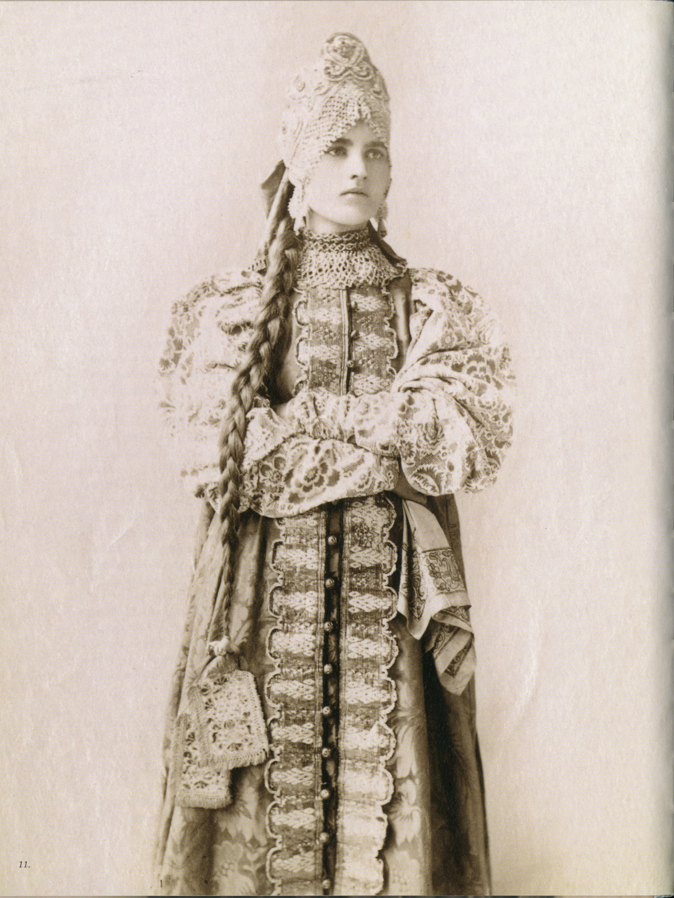 File:Dress (19th c., Central Russia, Nizhniy Novgorod gov.).jpg - Wikimedia  Commons