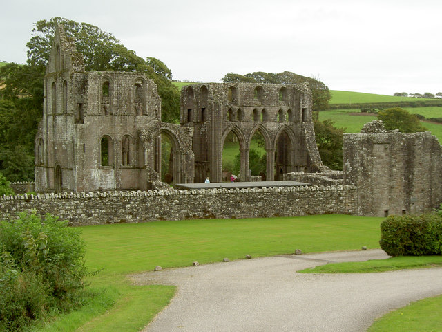 File:Dundrennan Abbey - geograph.org.uk - 538777.jpg